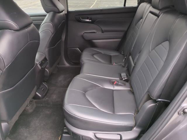 used 2024 Toyota Highlander car, priced at $40,900