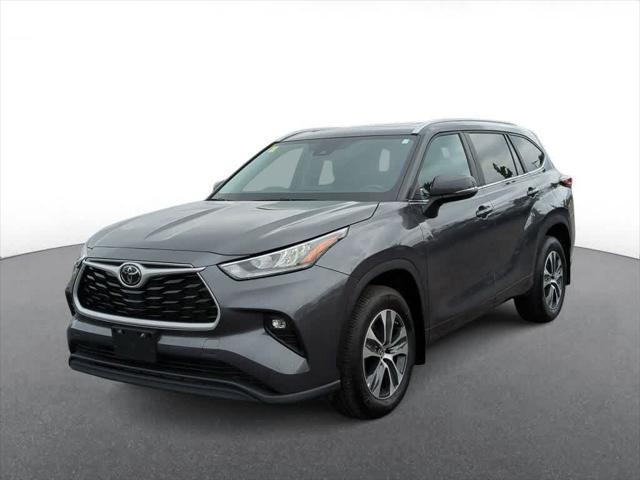 used 2024 Toyota Highlander car, priced at $40,900