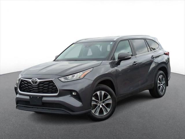 used 2024 Toyota Highlander car, priced at $40,900