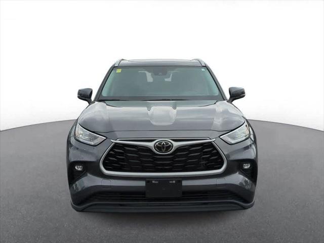 used 2024 Toyota Highlander car, priced at $40,900