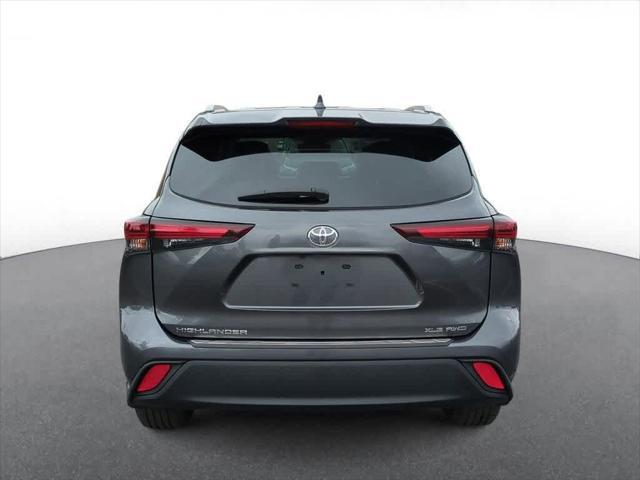 used 2024 Toyota Highlander car, priced at $40,900