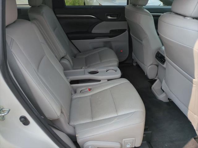used 2015 Toyota Highlander car, priced at $23,259