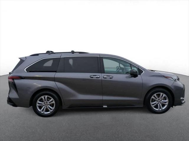 used 2022 Toyota Sienna car, priced at $33,400