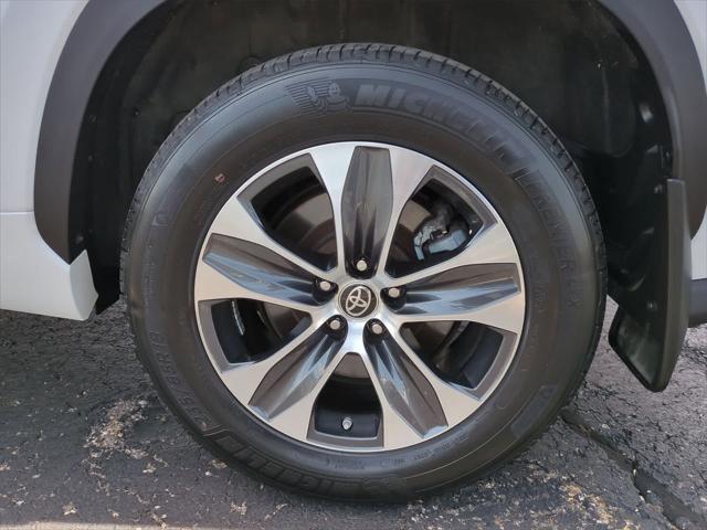 used 2022 Toyota Highlander car, priced at $36,497