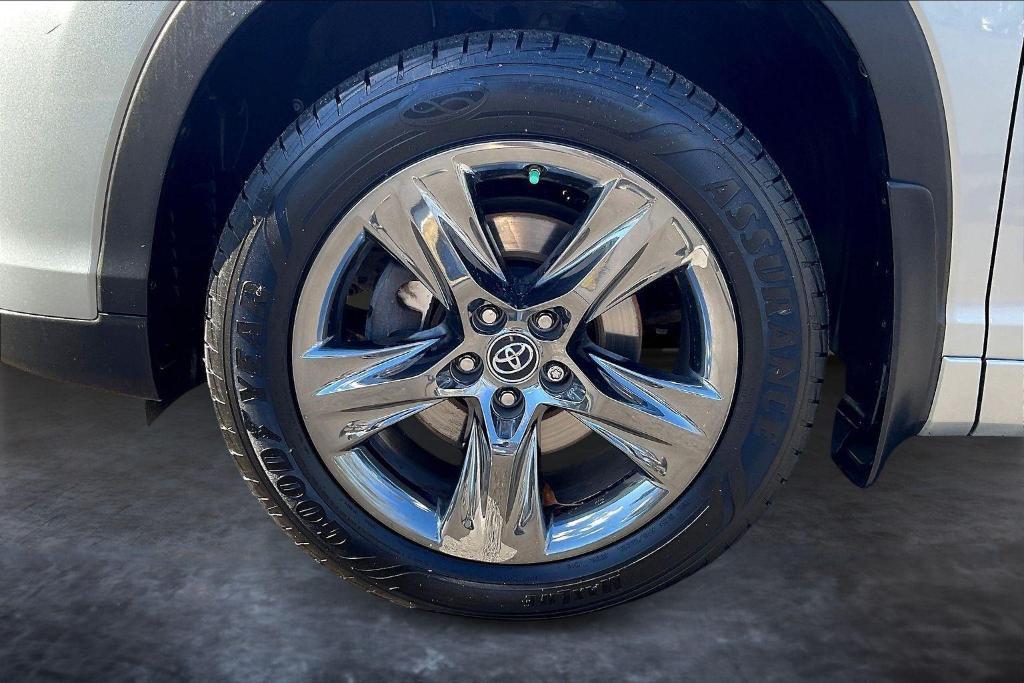 used 2018 Toyota Highlander car, priced at $24,500
