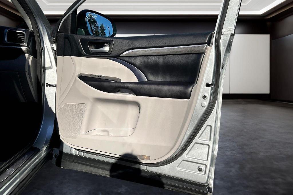 used 2018 Toyota Highlander car, priced at $24,500