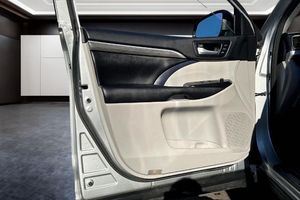 used 2018 Toyota Highlander car, priced at $24,500