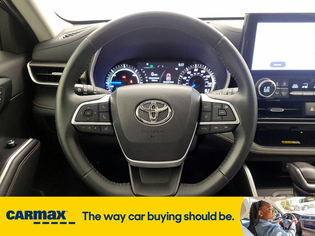 used 2023 Toyota Highlander Hybrid car, priced at $46,998
