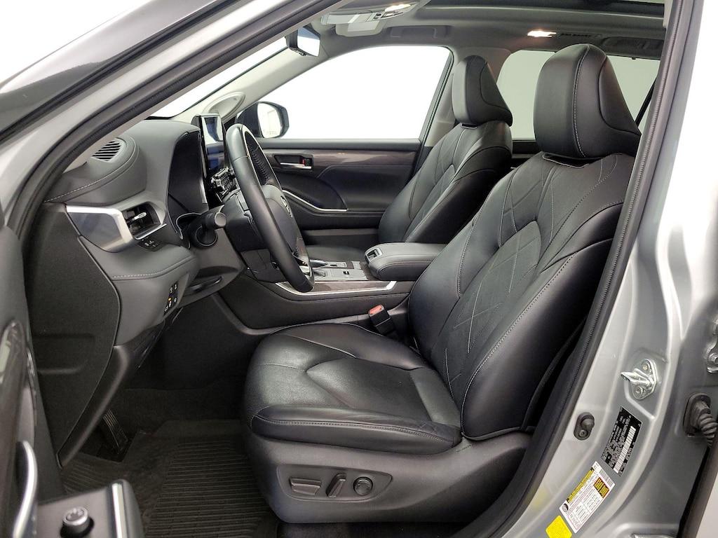 used 2022 Toyota Highlander Hybrid car, priced at $43,998