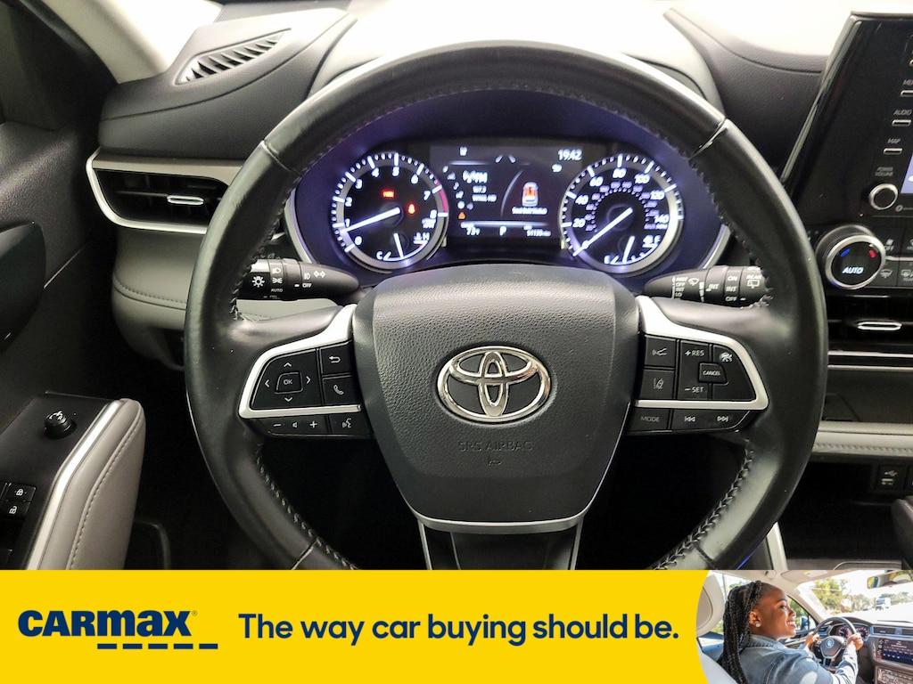 used 2022 Toyota Highlander car, priced at $30,998