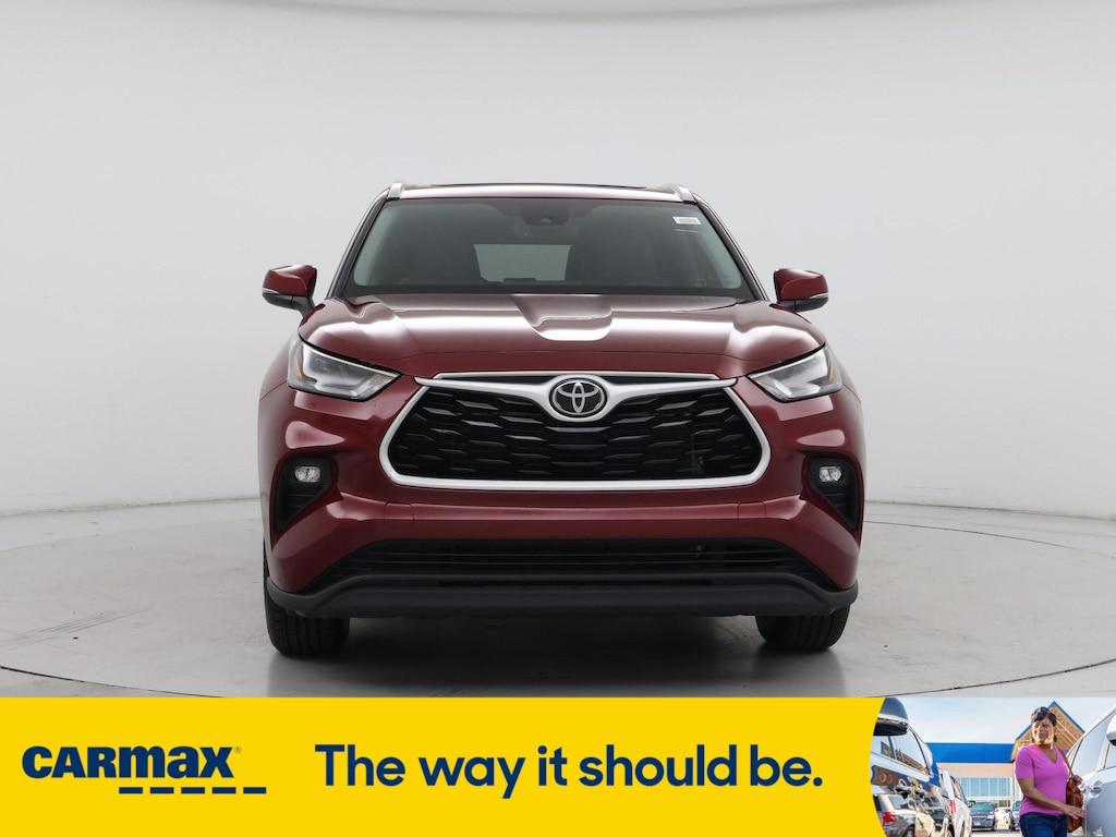 used 2022 Toyota Highlander car, priced at $30,998