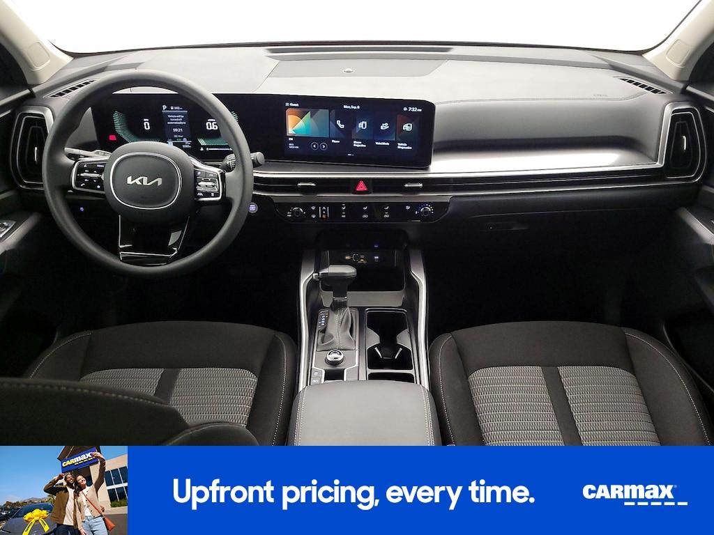 used 2025 Kia Sorento car, priced at $30,998