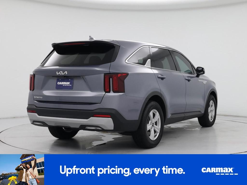 used 2025 Kia Sorento car, priced at $30,998