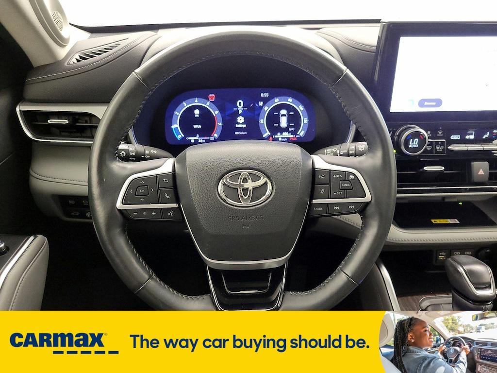 used 2023 Toyota Highlander car, priced at $40,998