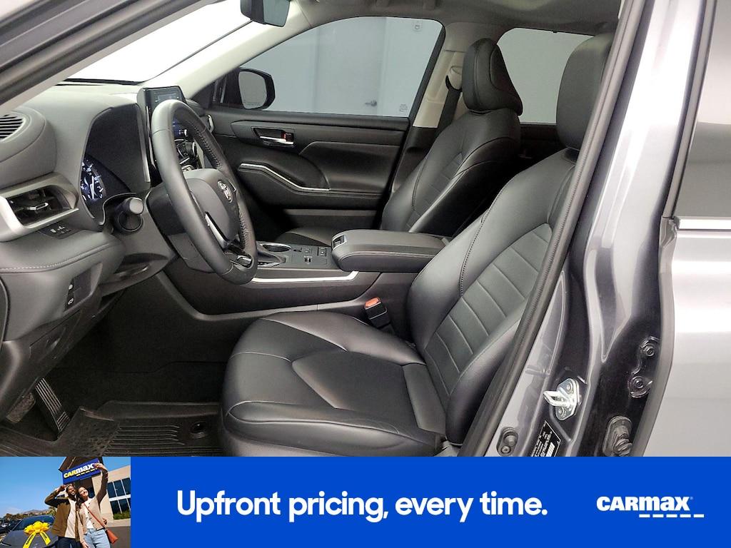 used 2021 Toyota Highlander car, priced at $29,998