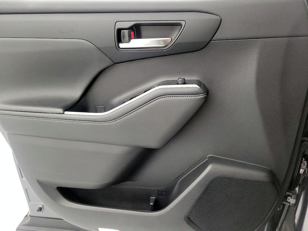 used 2021 Toyota Highlander car, priced at $29,998
