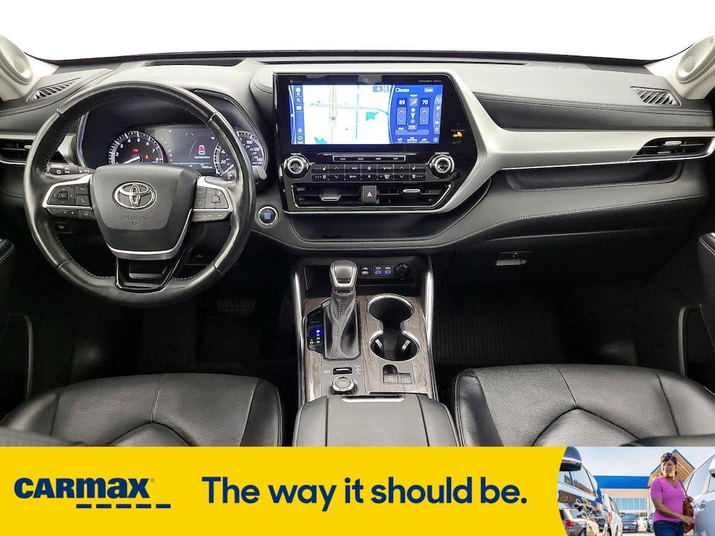 used 2022 Toyota Highlander car, priced at $38,998
