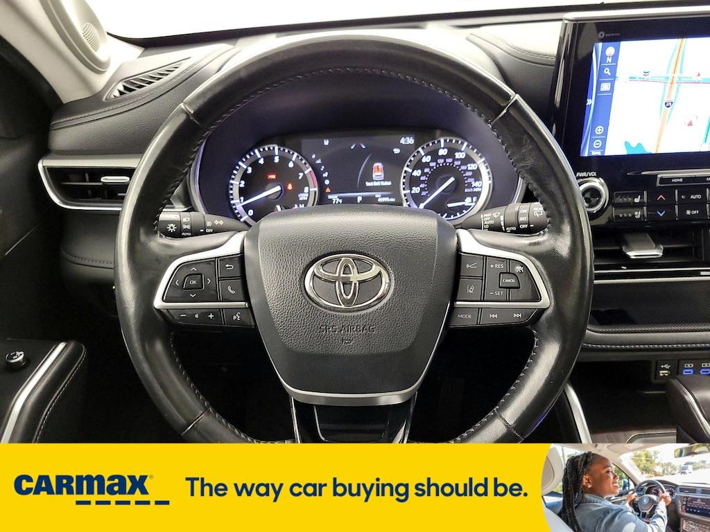 used 2022 Toyota Highlander car, priced at $38,998