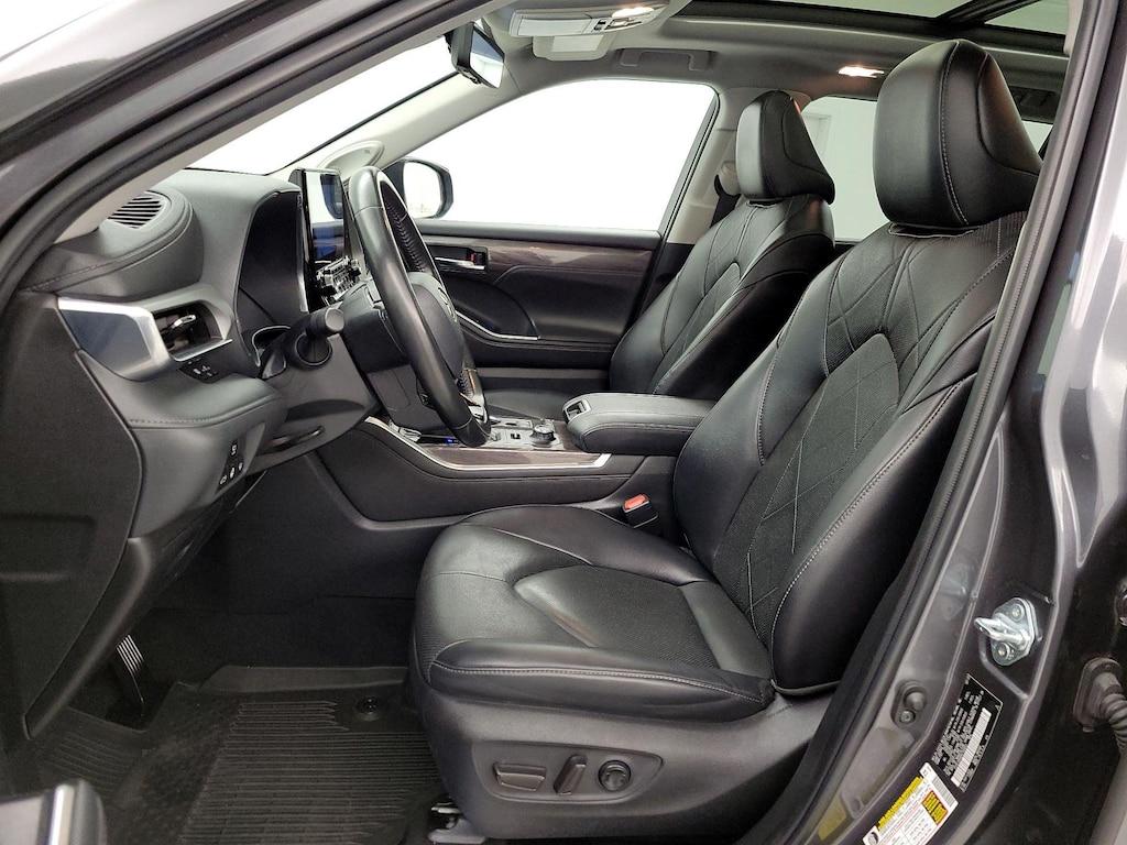 used 2022 Toyota Highlander car, priced at $38,998