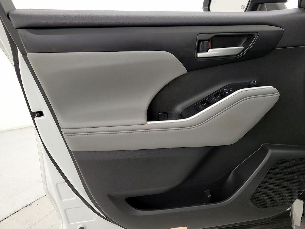 used 2021 Toyota Highlander car, priced at $33,998