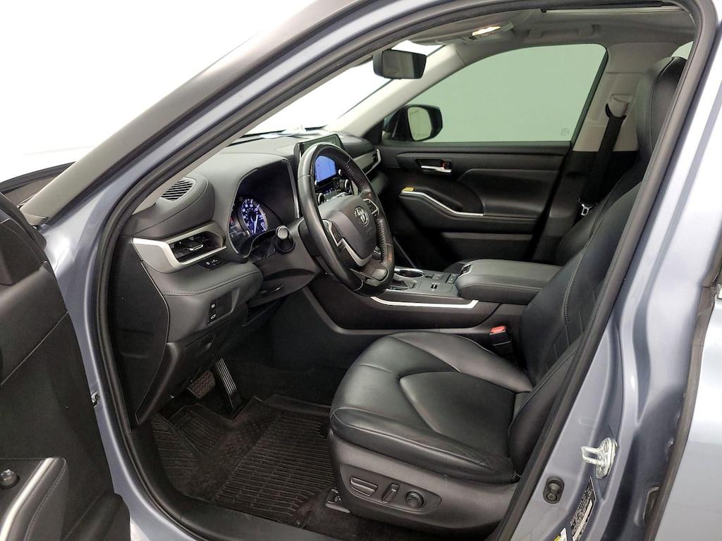 used 2022 Toyota Highlander car, priced at $34,998
