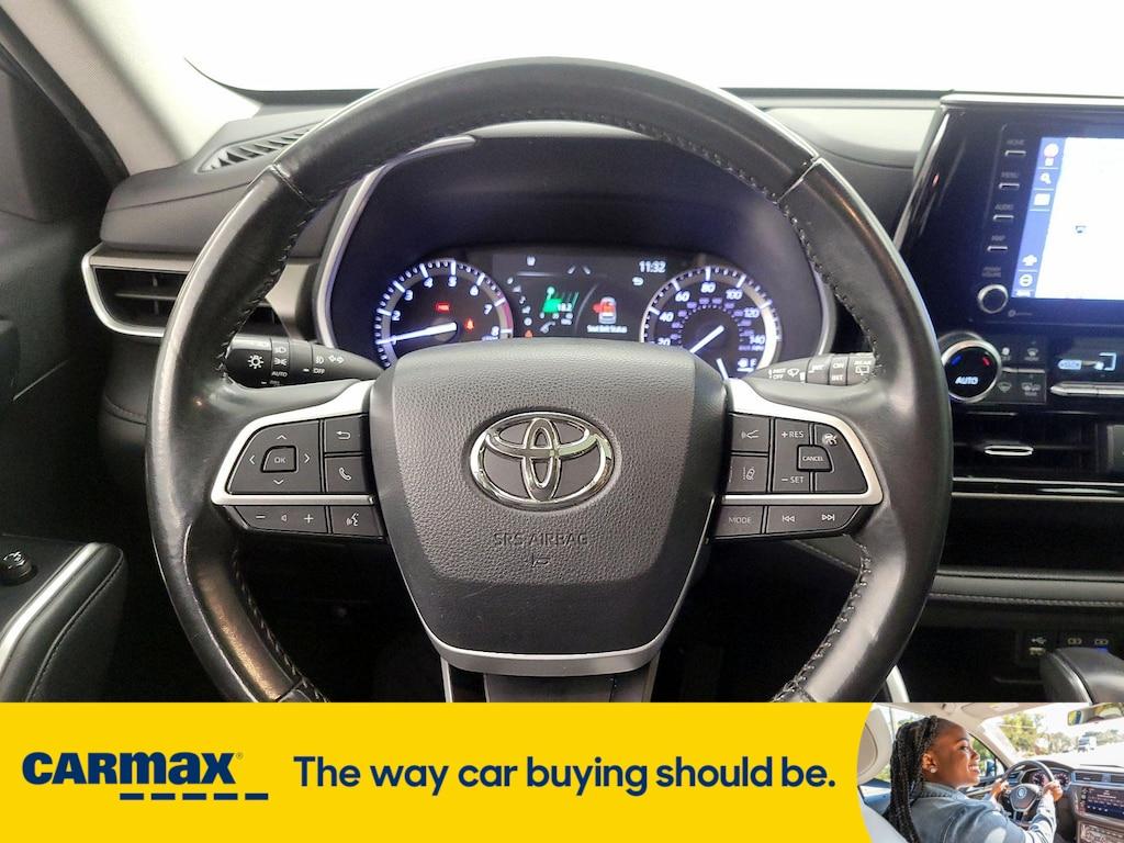 used 2022 Toyota Highlander car, priced at $34,998