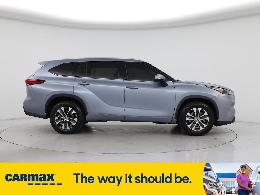 used 2022 Toyota Highlander car, priced at $34,998