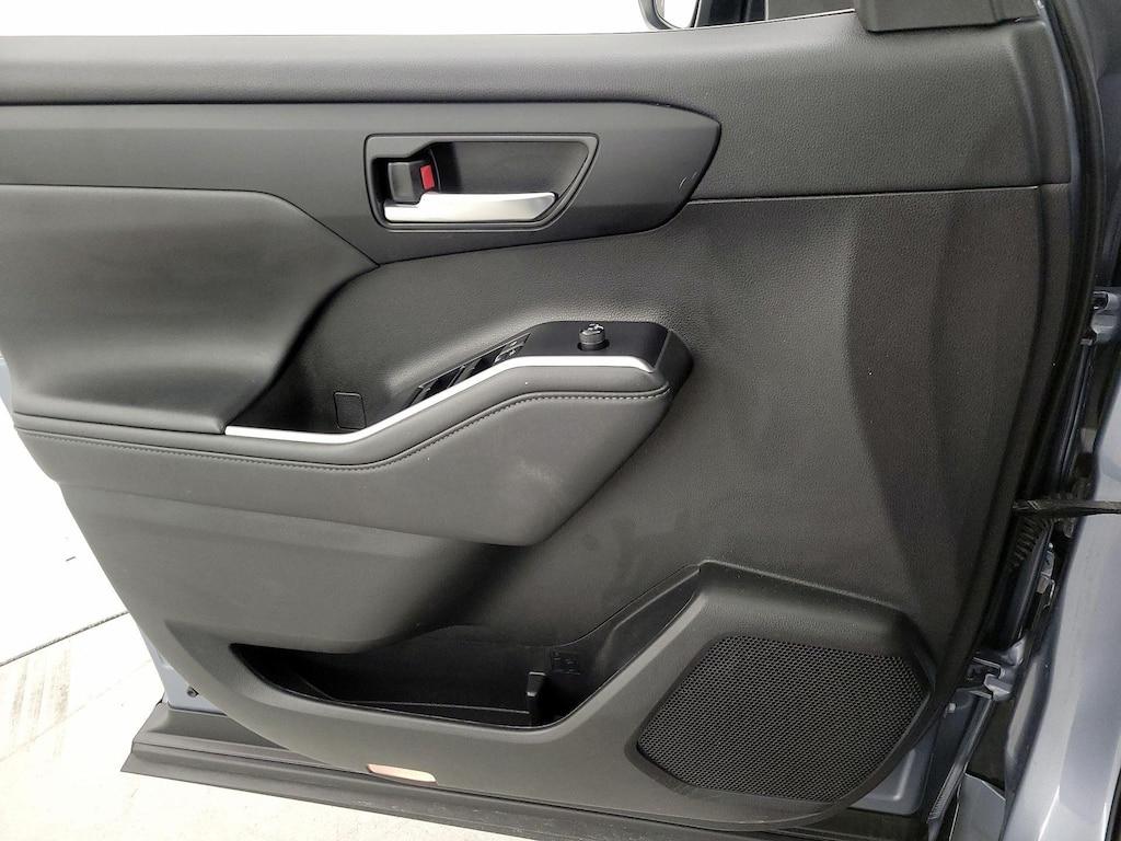 used 2022 Toyota Highlander car, priced at $34,998