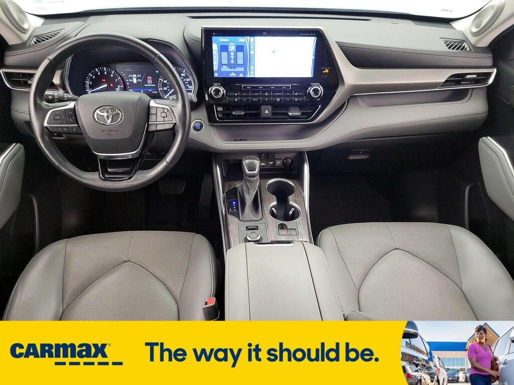 used 2021 Toyota Highlander car, priced at $38,998