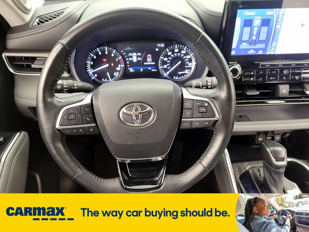 used 2021 Toyota Highlander car, priced at $38,998