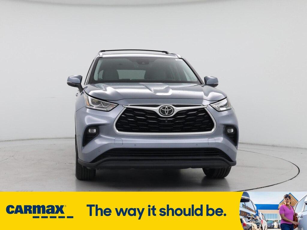 used 2021 Toyota Highlander car, priced at $38,998