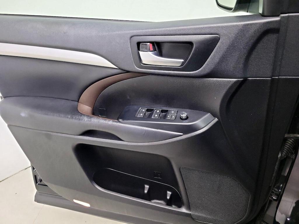 used 2019 Toyota Highlander car, priced at $26,998