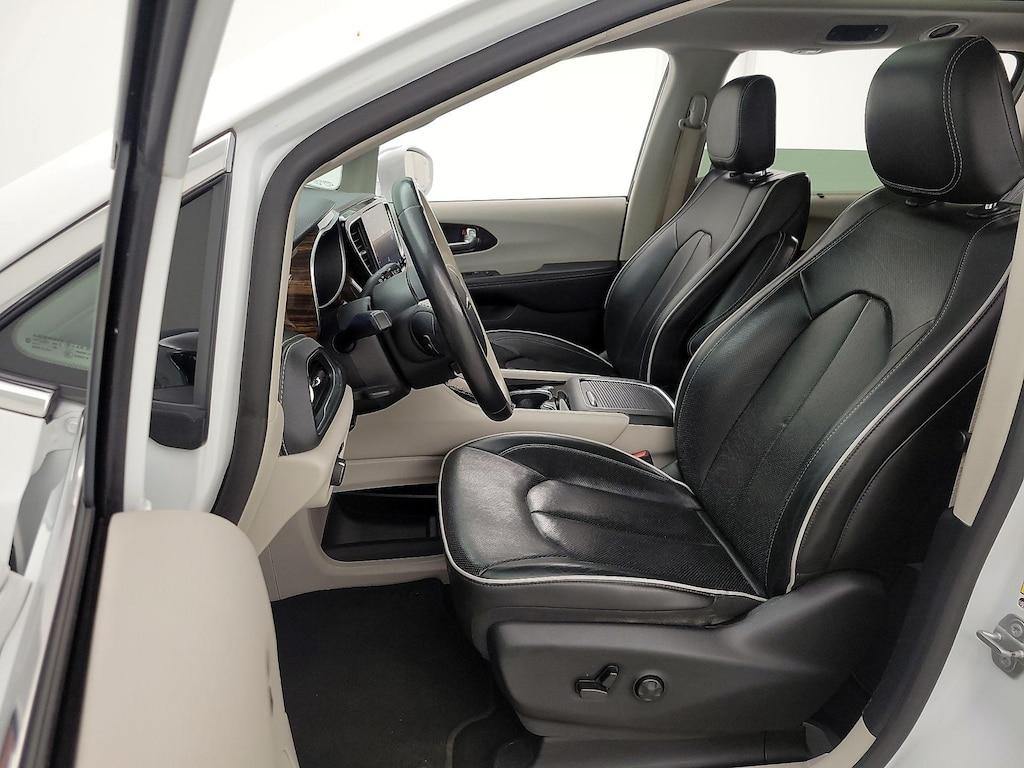used 2021 Chrysler Pacifica Hybrid car, priced at $27,998