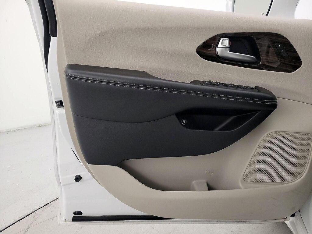 used 2021 Chrysler Pacifica Hybrid car, priced at $27,998