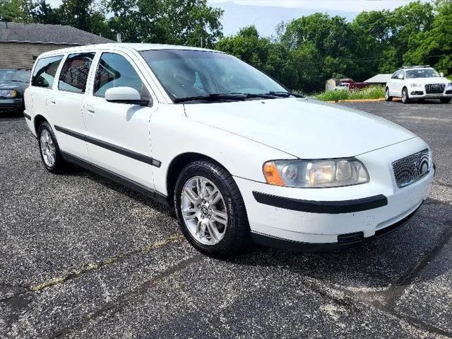 used 2006 Volvo V70 car, priced at $4,650