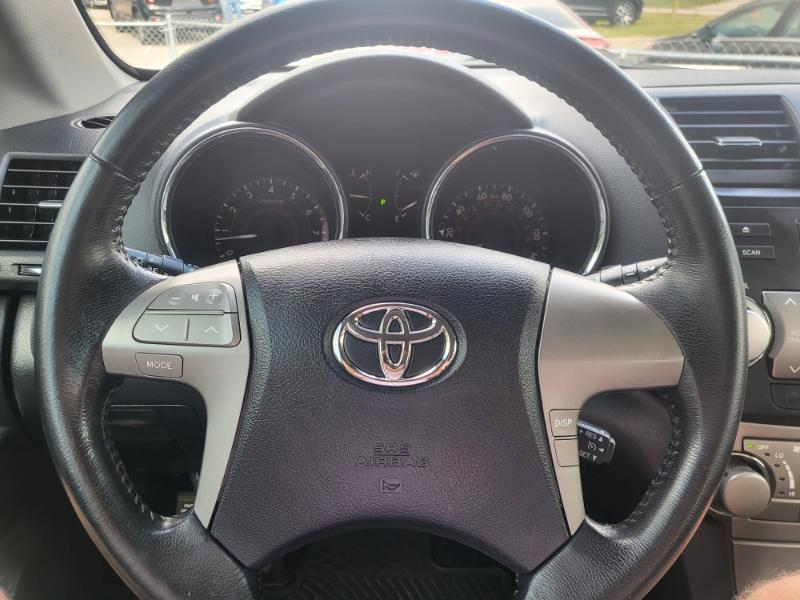 used 2009 Toyota Highlander car, priced at $7,995