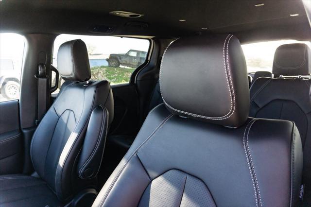 new 2025 Chrysler Pacifica car, priced at $45,425