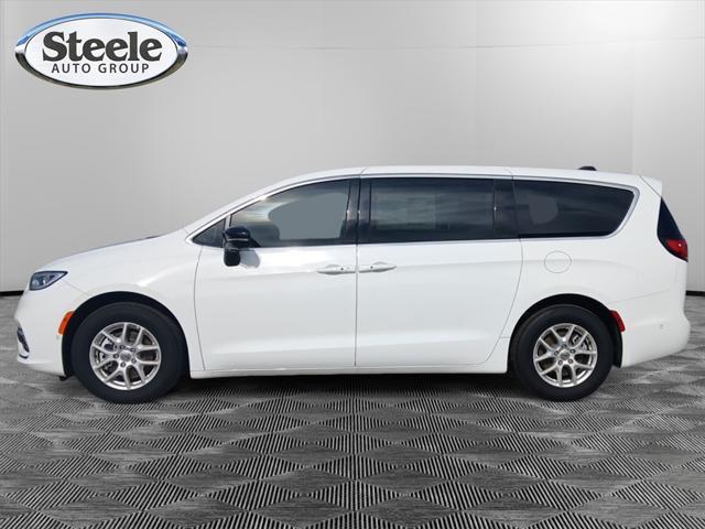 new 2025 Chrysler Pacifica car, priced at $41,732