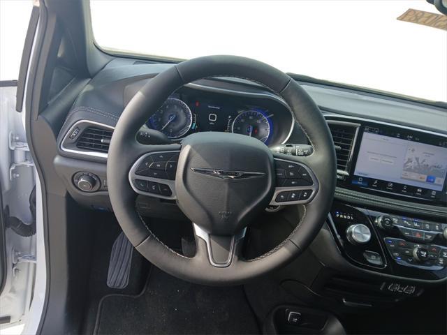 new 2025 Chrysler Pacifica car, priced at $41,732