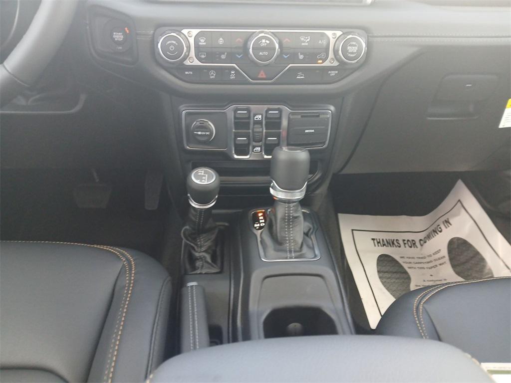 new 2025 Jeep Gladiator car, priced at $41,597