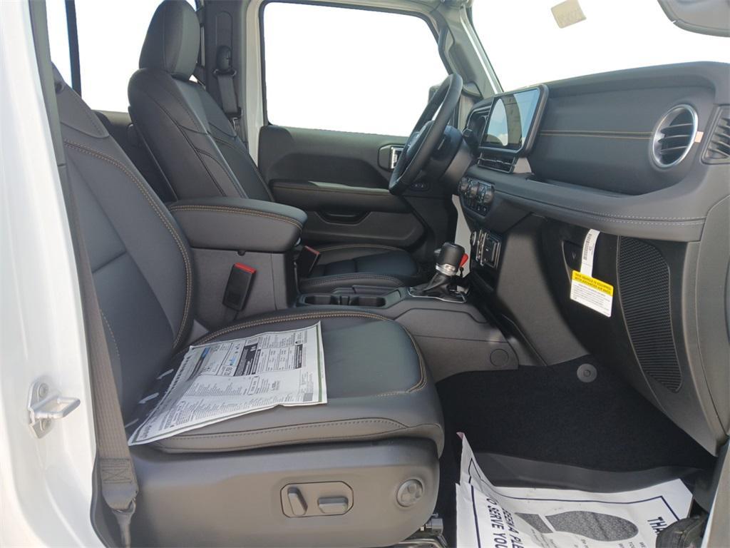 new 2025 Jeep Gladiator car, priced at $41,597