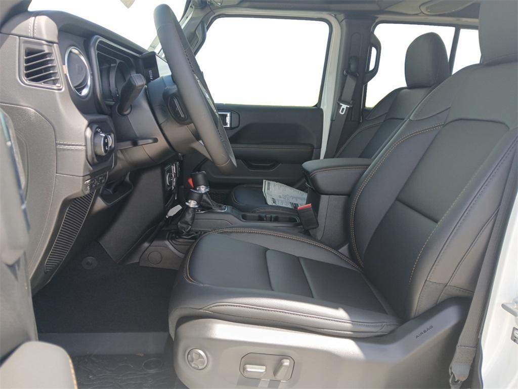 new 2025 Jeep Gladiator car, priced at $41,597