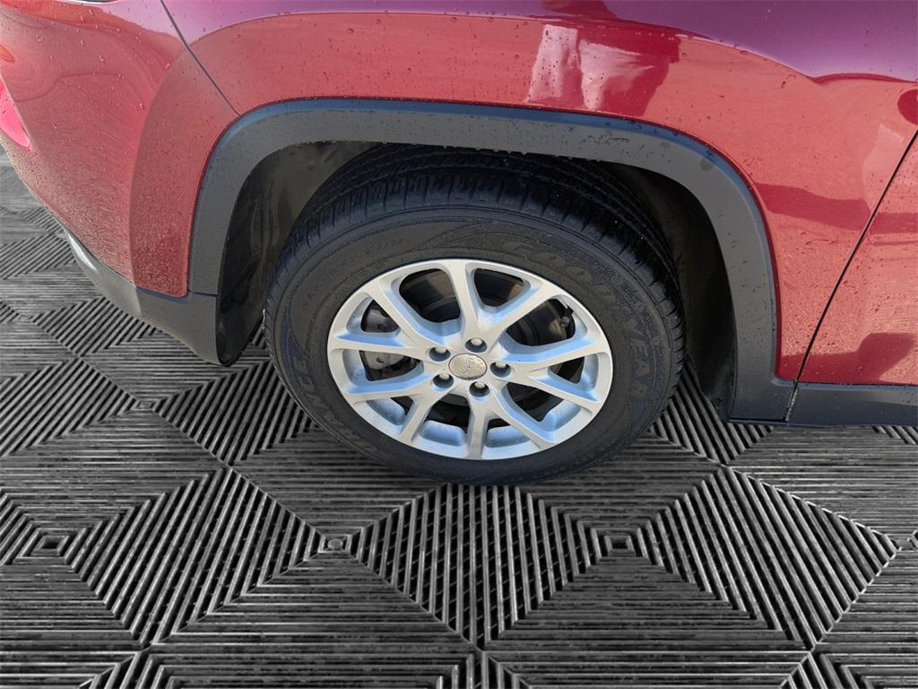 used 2016 Jeep Cherokee car, priced at $12,888