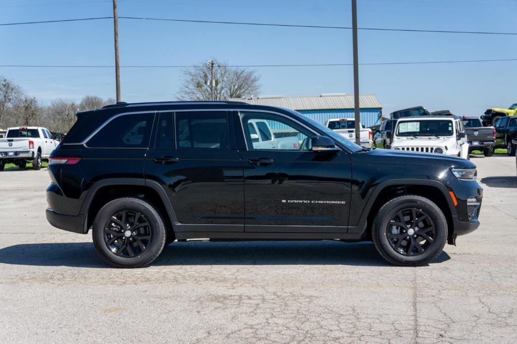 new 2023 Jeep Grand Cherokee car, priced at $49,986