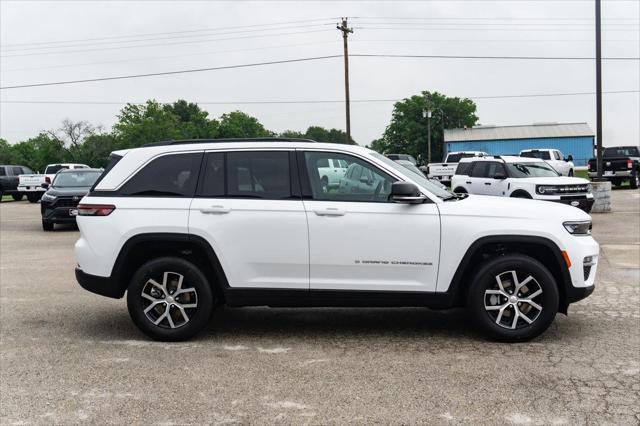 new 2025 Jeep Grand Cherokee car, priced at $52,340