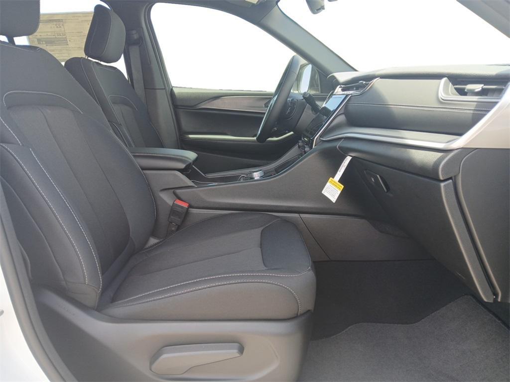 new 2024 Jeep Grand Cherokee car, priced at $35,123