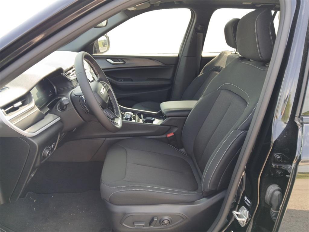 new 2024 Jeep Grand Cherokee car, priced at $32,123