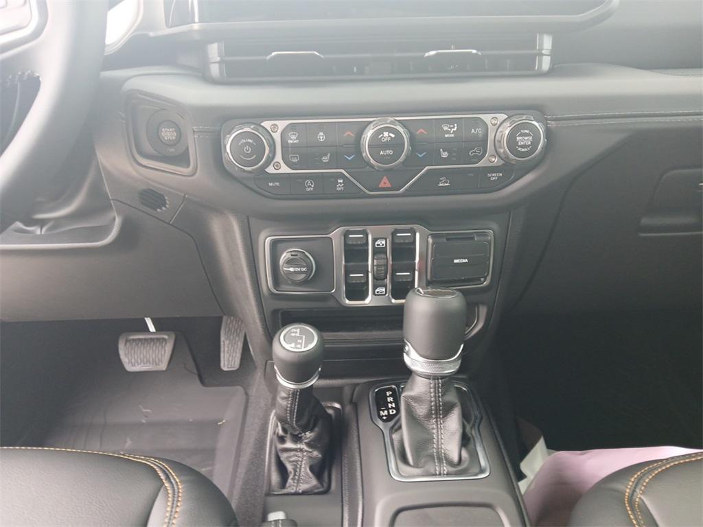 new 2025 Jeep Gladiator car, priced at $41,373