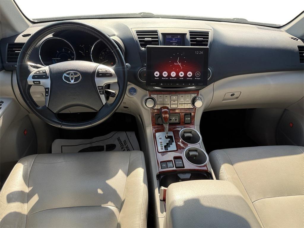 used 2013 Toyota Highlander Hybrid car, priced at $15,995