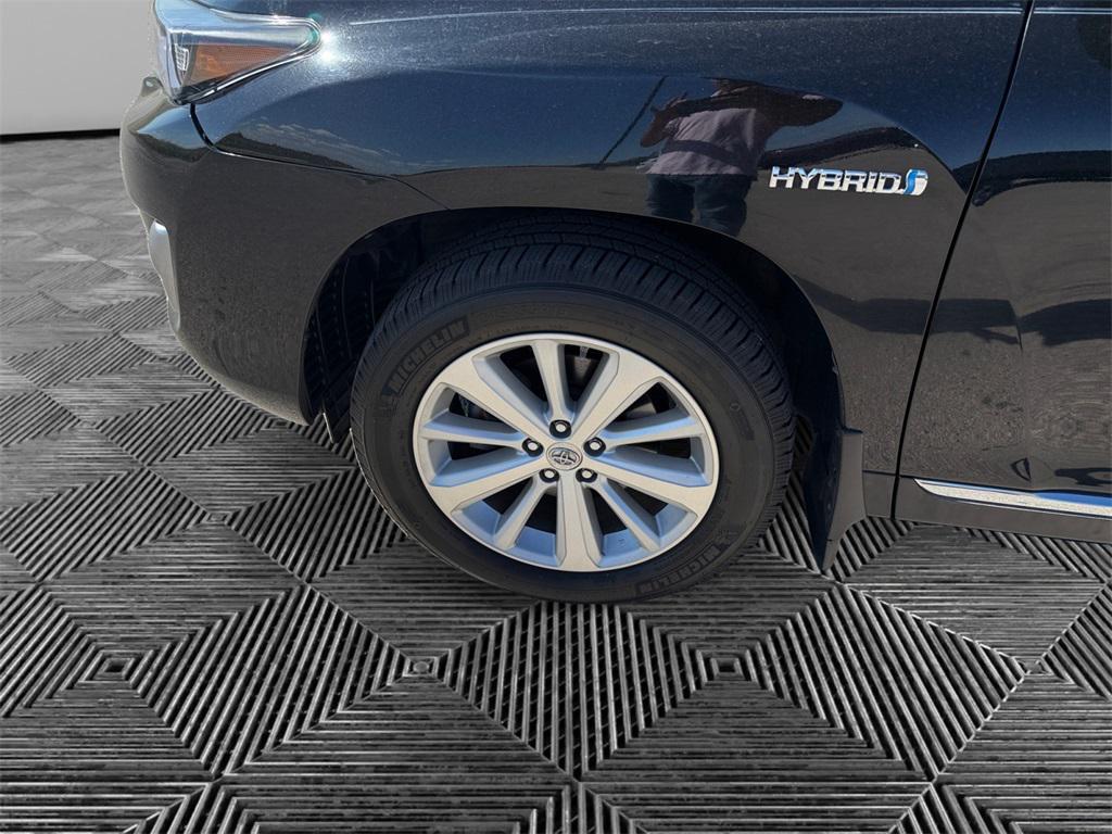 used 2013 Toyota Highlander Hybrid car, priced at $15,995